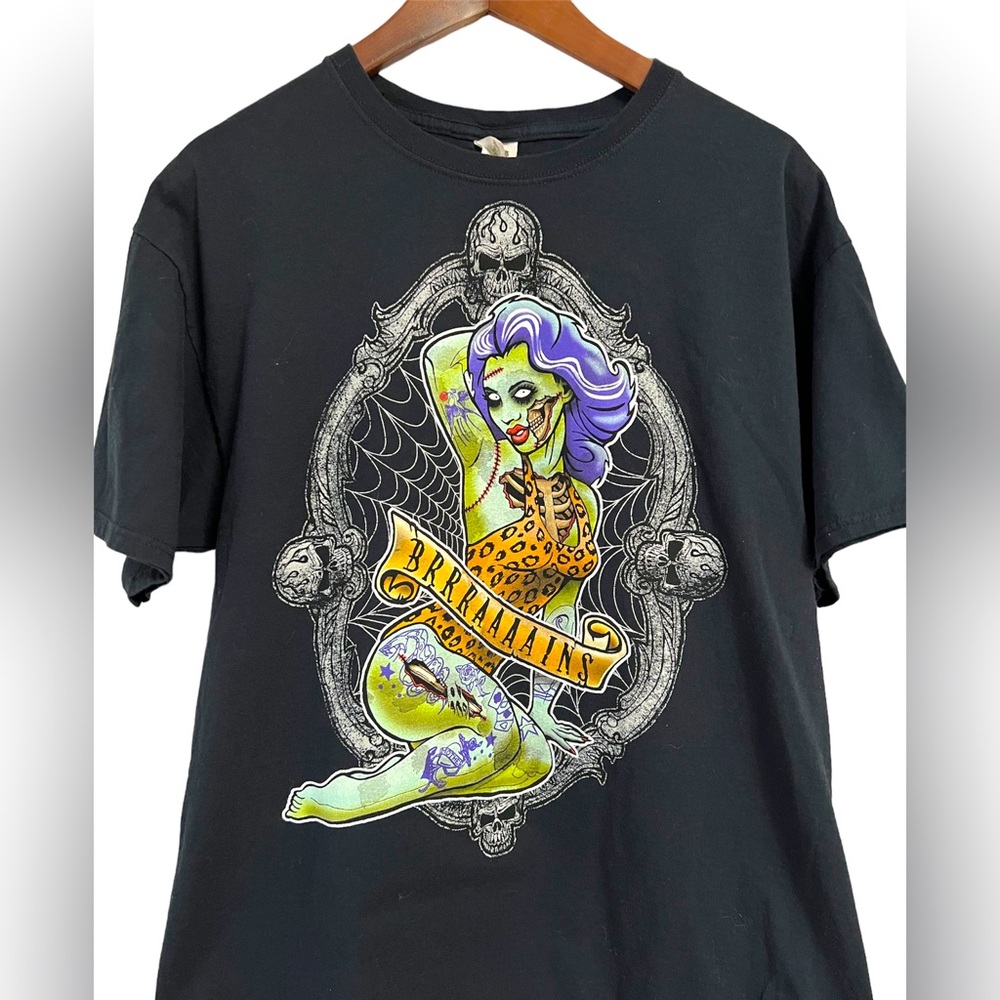 Brrraaaiinnnnss zombie Halloween unisex tshirt size L